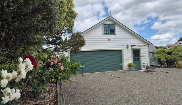 Kawau Loft -private, modern and spacious accommodation in Palmerston North