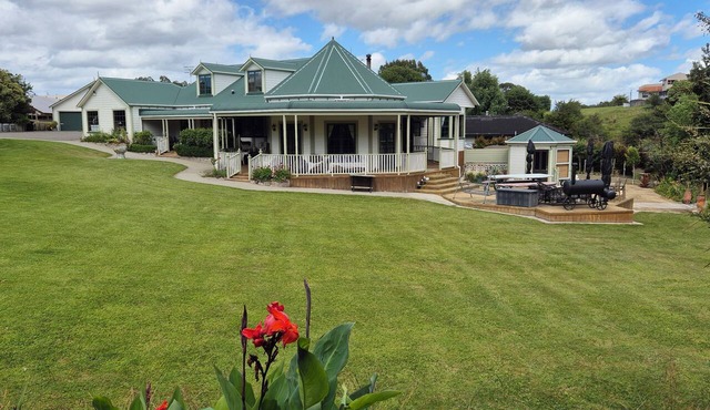 KAWAU VILLA - 5 star upstairs private apartment in Palmerston North