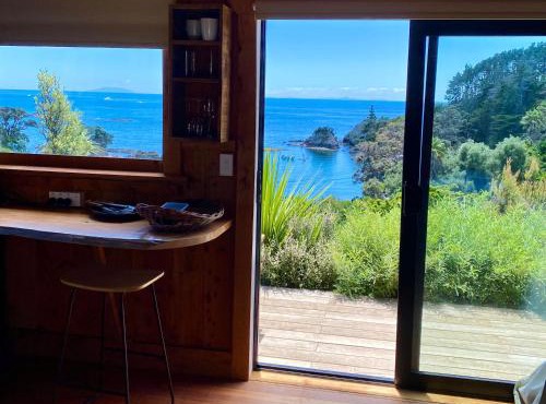 Kereru Cabin - Spectacular seaviews, 1 minute to beach in Auckland