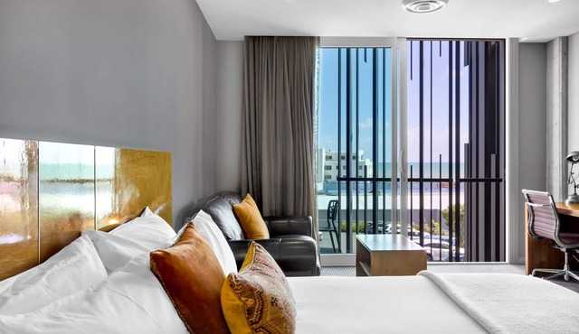 King and Queen Hotel Suites