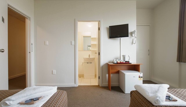 Kiwi International Hotel