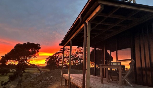 Kiwi Nest with Stunning Water Views in Pukenui