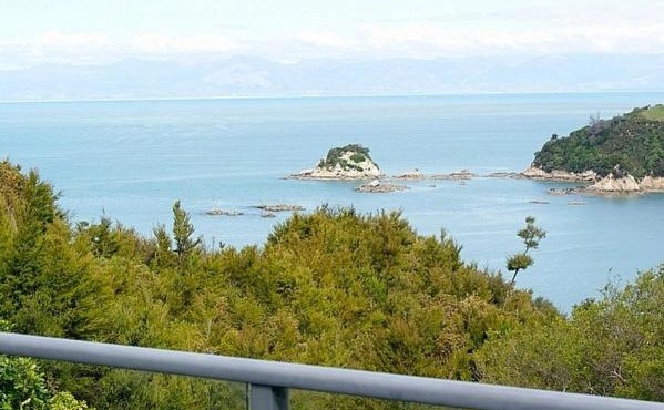 Korora - Kaiteriteri Beach House in Ngaio Bay