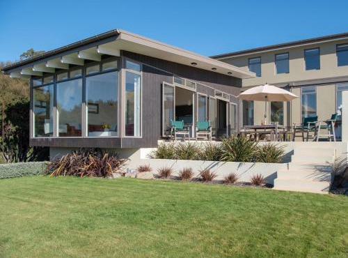 Kotare Point Paradise - Akaroa Holiday Home in Akaroa