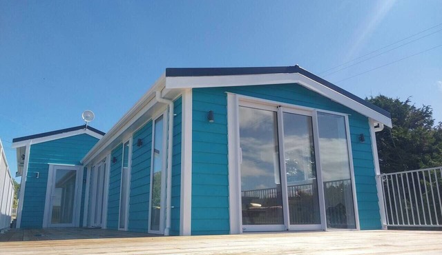 KP Getaway Blue House in Kaka Point