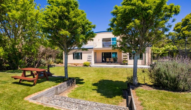 La Casa Al Mare - Golden Bay Beach House in Patons Rock