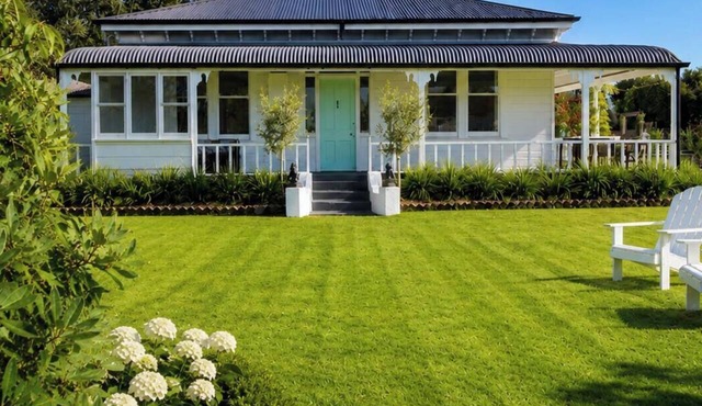 Lady Geraldine Boutique Adults Only Villa & Guesthouse. Plus NZ made Hottub in Geraldine
