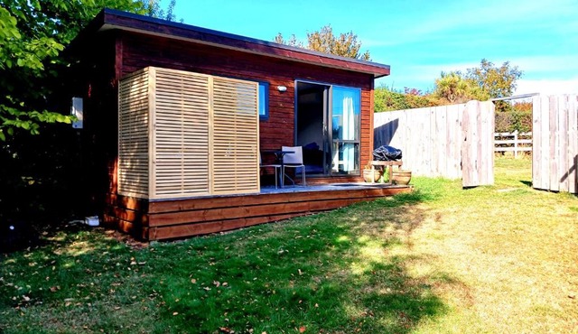 Lake Hawea Cabin with Mountain Views- OUTDOOR BATH! in Lake Hawea