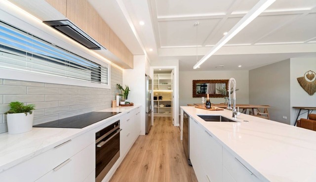 Lake Luxe Apartment