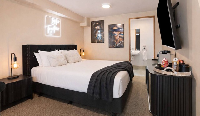 Lakefront Cinema Studio in Queenstown CBD! in Queenstown