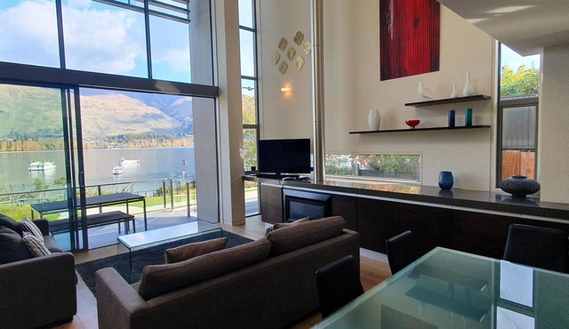 Lakeshore Springs Apartments in Wanaka