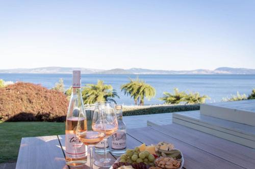 Lakeside Haven | Private Beach, Kayaks, Sleeps 8 in Rotorua