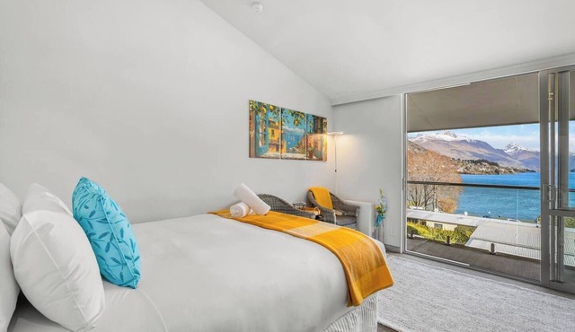 Lakeview Lookout | Lake & Mountain Views, Cosy studio in Queenstown
