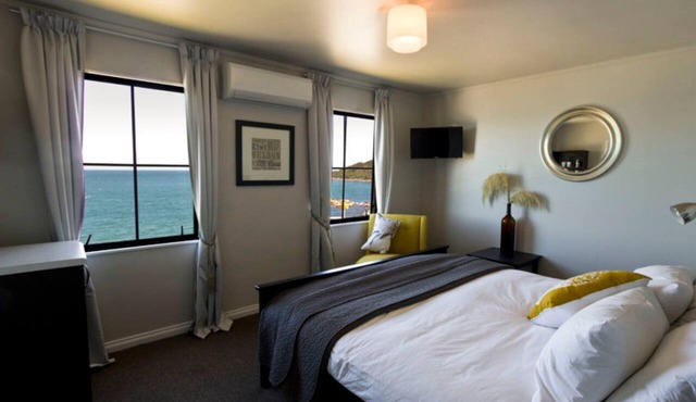 Lands End Boutique Hotel in Bluff