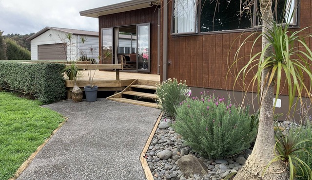 Large country house on orchard close to hot pools; bush walks and Waihi beach.
