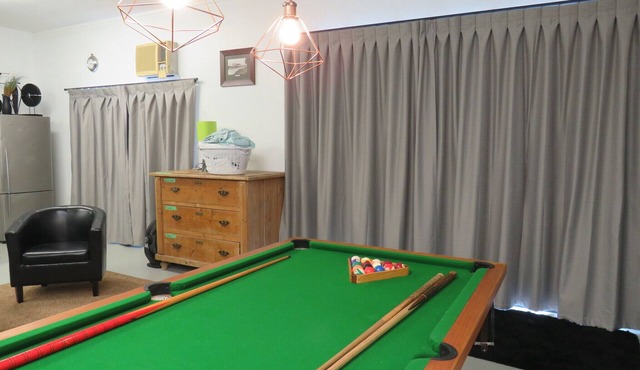 Large family/Group accommodation ,Games room Boat parking, 1 minute from town