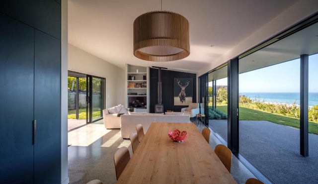 Lightning Ridge Views - Waimarama Holiday Home in Waimarama