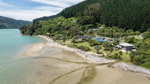 Linkwater Wonder - Marlborough Holiday Home in Mahau Sound