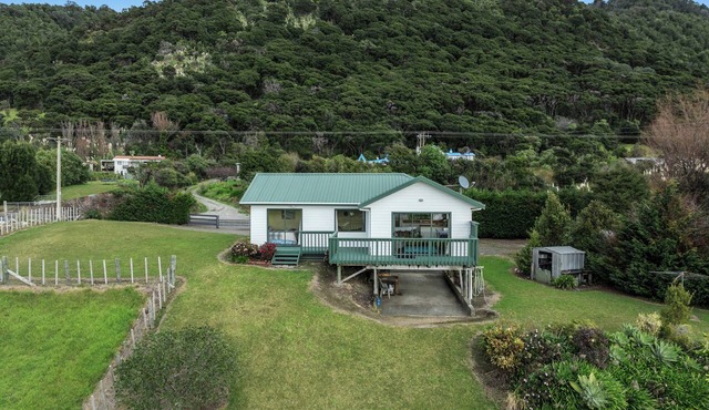 Little Kowhai - Te Kaha Holiday Home