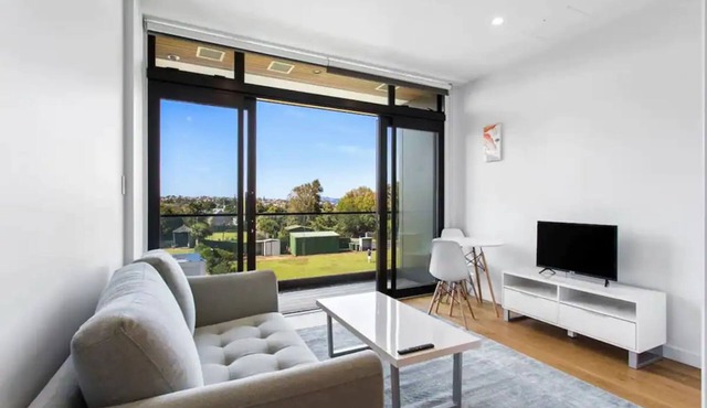 Lovely Bright Apartment - Central Takapuna!