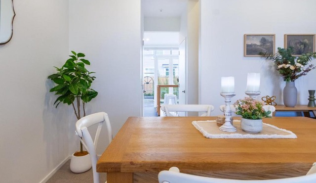 Luxe City Stay, Sleeps 7, Free Car Park in Christchurch
