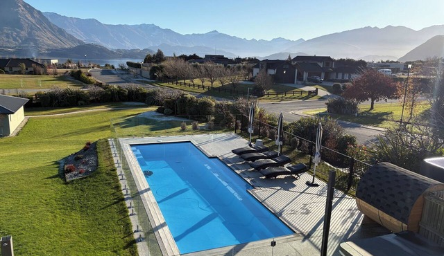 Luxurious home with stunning lake views in Penrith Park in Wanaka
