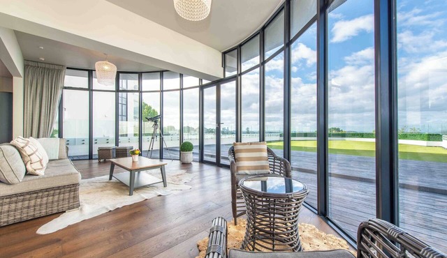 Luxury 3BR Apartment with Stunning Views | Remuera in Auckland
