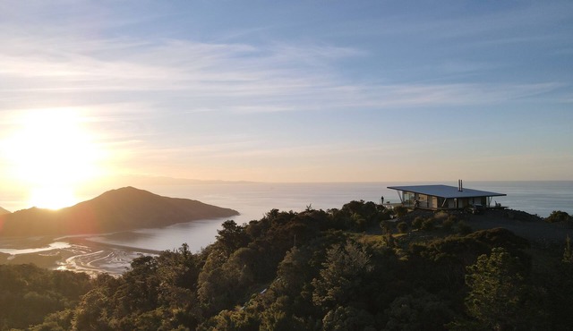 Luxury Accommodation in Nelson | Hot tub | Sauna | Nature | Peak View Retreat in Whangamoa
