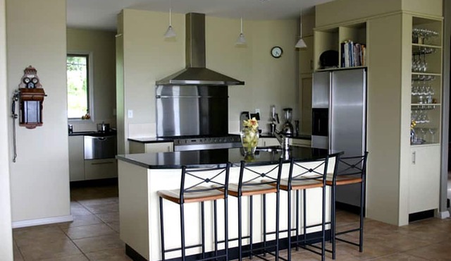 Luxury Bay of Plenty Holiday Rental with Private Spa in New Zealand in Katikati