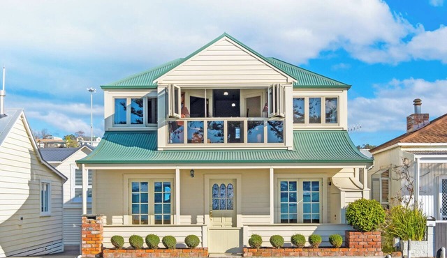 Luxury beachfront villa perfectly located in Ahuriri Napier in Napier