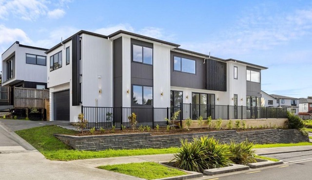 Luxury Corner New Home with Central AC 7BR 5BH in Auckland