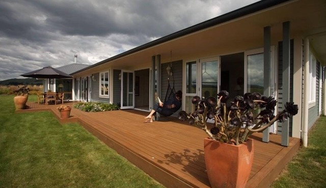 Luxury Home/Farm Stay with a private lookout to the lake in Rotorua