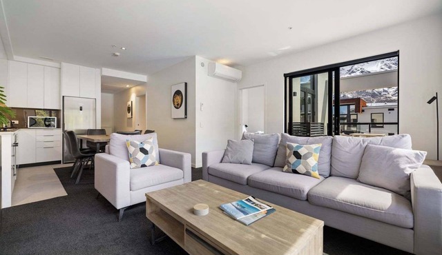 Luxury Penthouse with Mountain Views in Queenstown in Queenstown