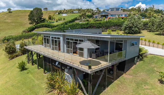 Mānuka Retreat - Private Luxury, Panoramic Views