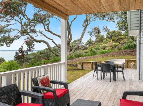 MaiMoana - Hatfields Beach Cliff-Top Retreat in Auckland