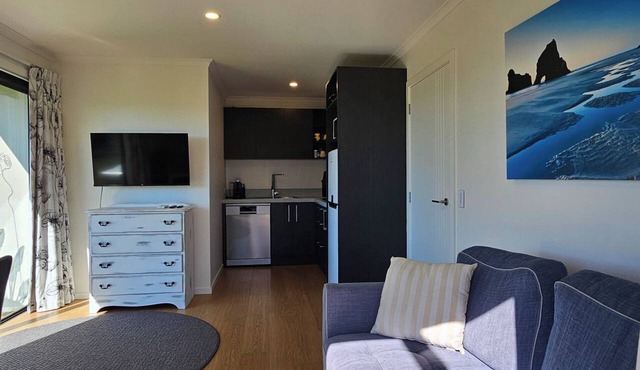 Mapua View! Surrounded by rolling pasture and manicured gardens in Richmond