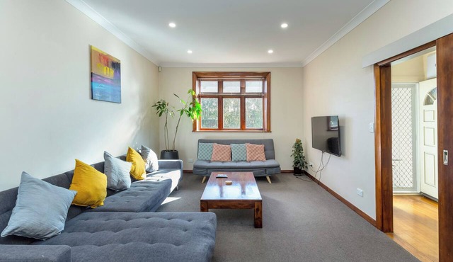Masterton central, fully renovated character Villa in Masterton
