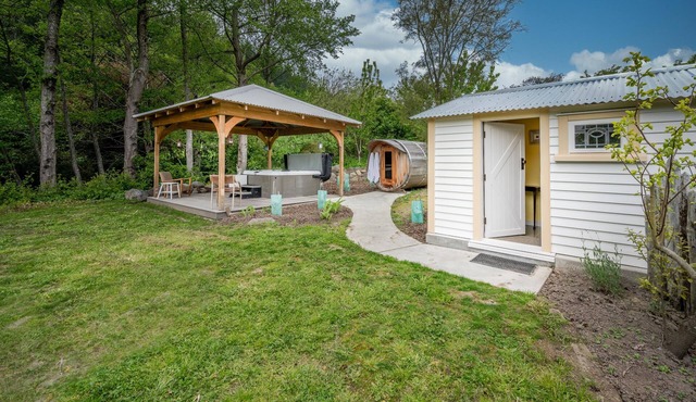 Matagouri Cottage - Christchurch, Port Levy Holiday Home in Port Levy