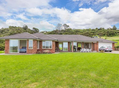 Matakana Views - Matakana Holiday Home