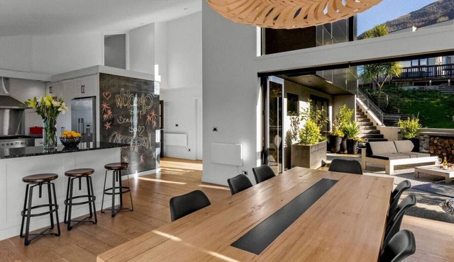 Matakauri House Queenstown – 3 Bedrooms by MajorDomo | Elevated Aspen Grove Villa with Lake Wakatipu & Remarkables Views, Private Plunge Pool in Queenstown