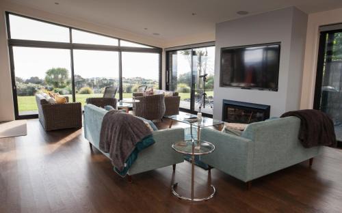 Matapouri & Tutukaka Spectacular Coastal Views- Aroha Luxury Guest Suite