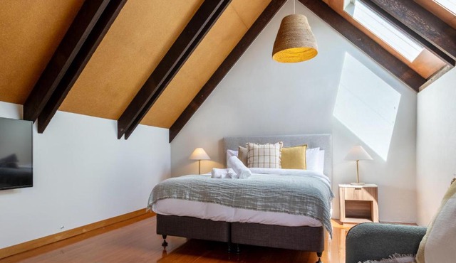 Merivale King Bed plus Carpark and Walk to Hagley Park in Christchurch
