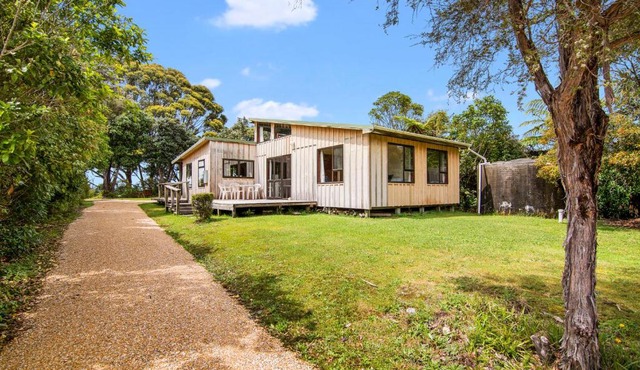 Milnthorpe Cottage - Golden Bay Holiday Home in Parapara