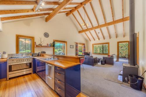 Minaret Cabin | Peaceful, Close to town and lakefront in Wanaka
