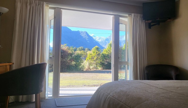 Misty Peaks Guesthouse in Fox Glacier