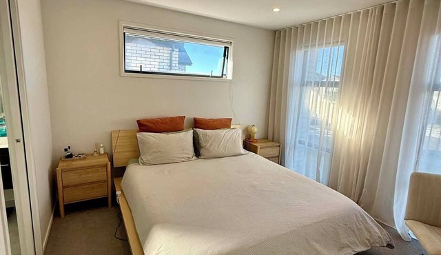 Modern 3 bedroom house in Papamoa Beach, 15 minute walk to the beach!