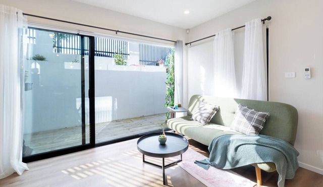 Modern 4-Bedroom Home in Bucklands Beach in Auckland City