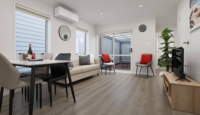 Modern 4BR Home | 3 Bath | Free Parking in Papakura