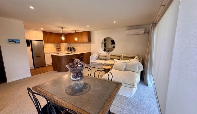 Modern Beach Apartment with Pool & Location in Tauranga