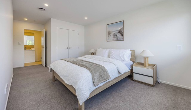 Modern Central Auckland Stay- perfect for families, groups & business travellers